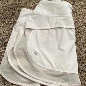 WHITE LULULEMON SKORT